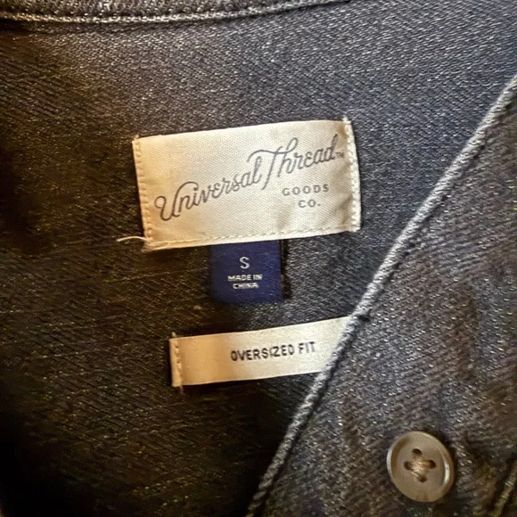 Universal Thread Women's Gray Denim Button Down Shirt - Picture 7 of 7